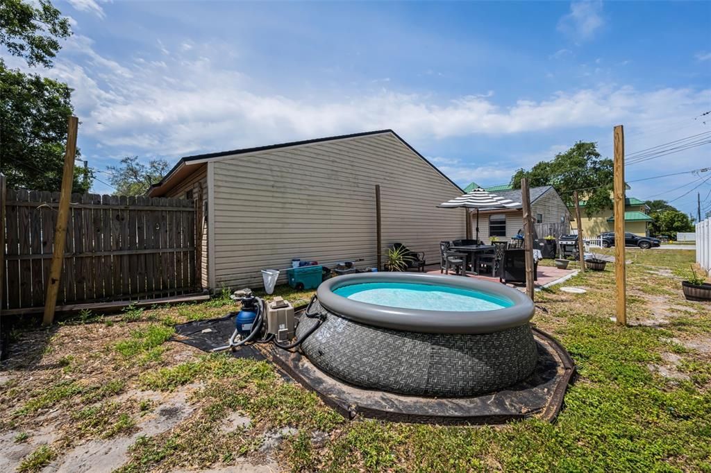 Active With Contract: $590,000 (6 beds, 0 baths, 1820 Square Feet)