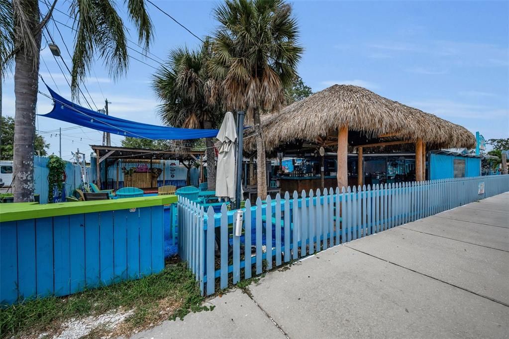 Active With Contract: $590,000 (6 beds, 0 baths, 1820 Square Feet)