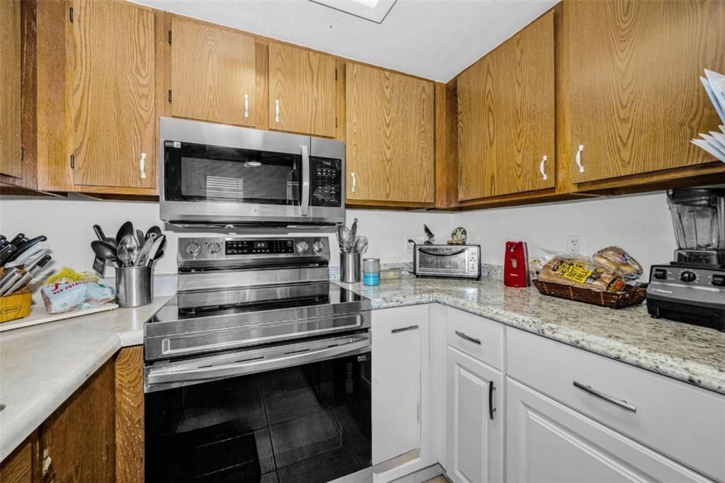Active With Contract: $590,000 (6 beds, 0 baths, 1820 Square Feet)
