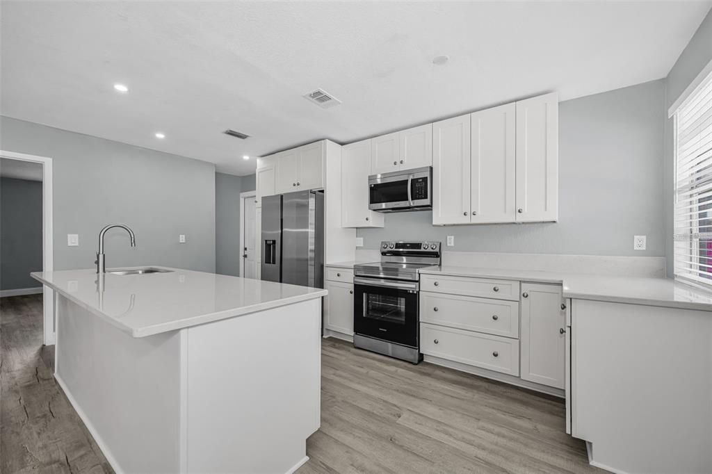 Active With Contract: $590,000 (6 beds, 0 baths, 1820 Square Feet)