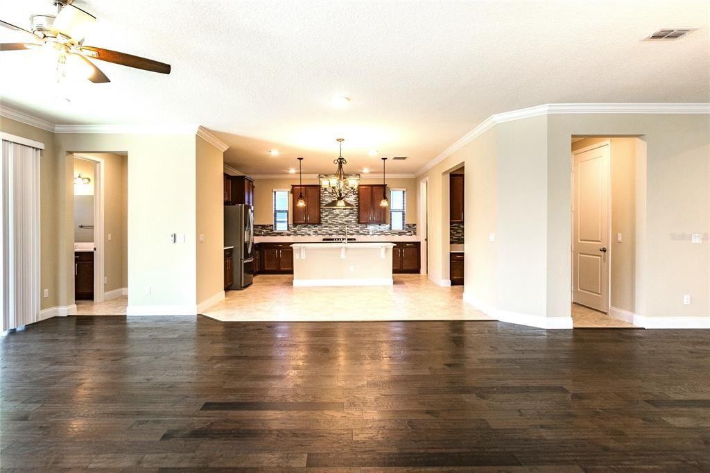 For Rent: $5,500 (6 beds, 4 baths, 4176 Square Feet)