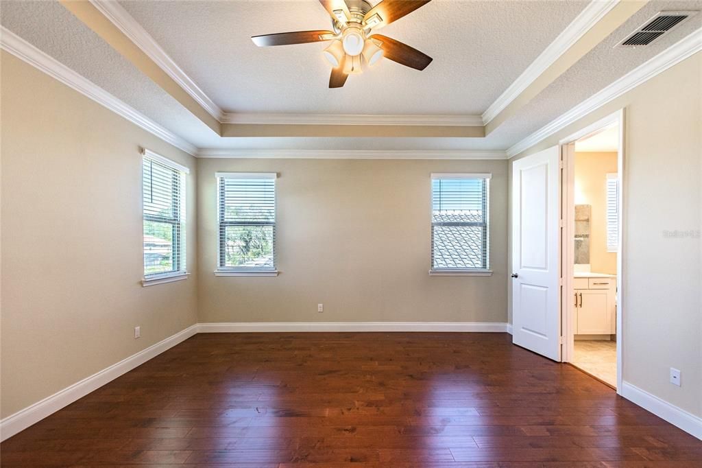 For Rent: $5,500 (6 beds, 4 baths, 4176 Square Feet)