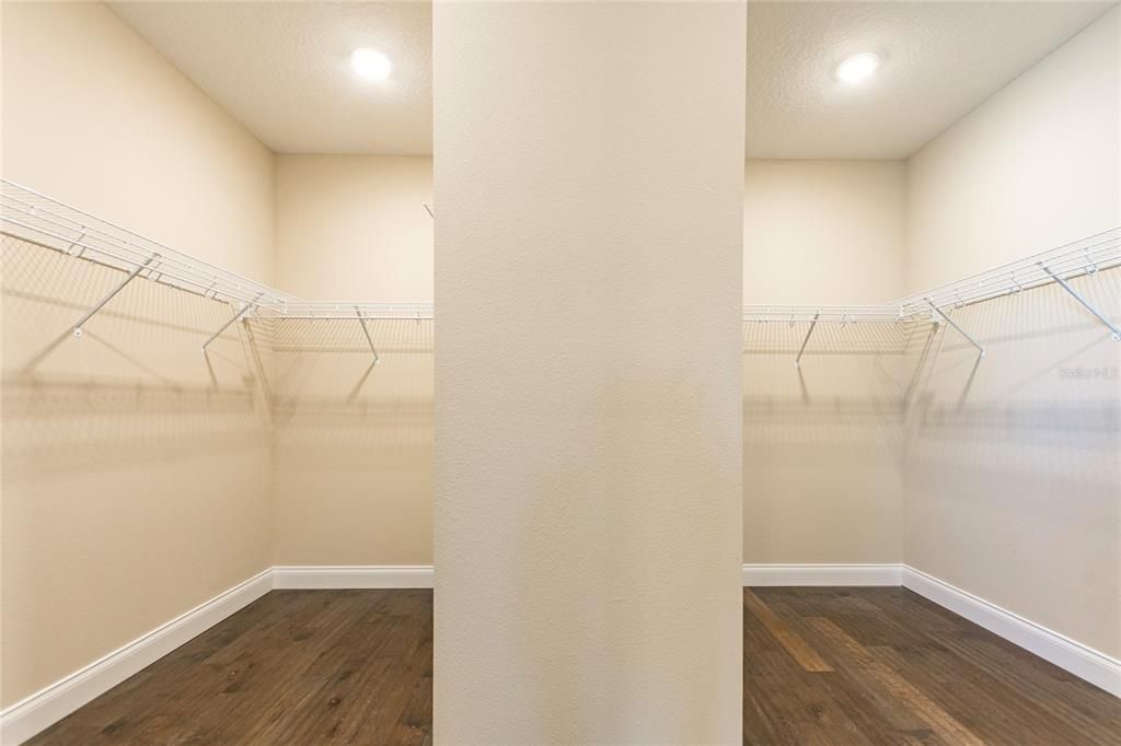 For Rent: $5,500 (6 beds, 4 baths, 4176 Square Feet)