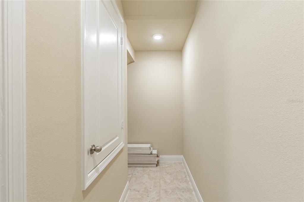 For Rent: $5,500 (6 beds, 4 baths, 4176 Square Feet)