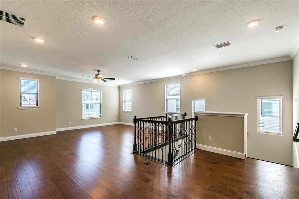 For Rent: $5,500 (6 beds, 4 baths, 4176 Square Feet)