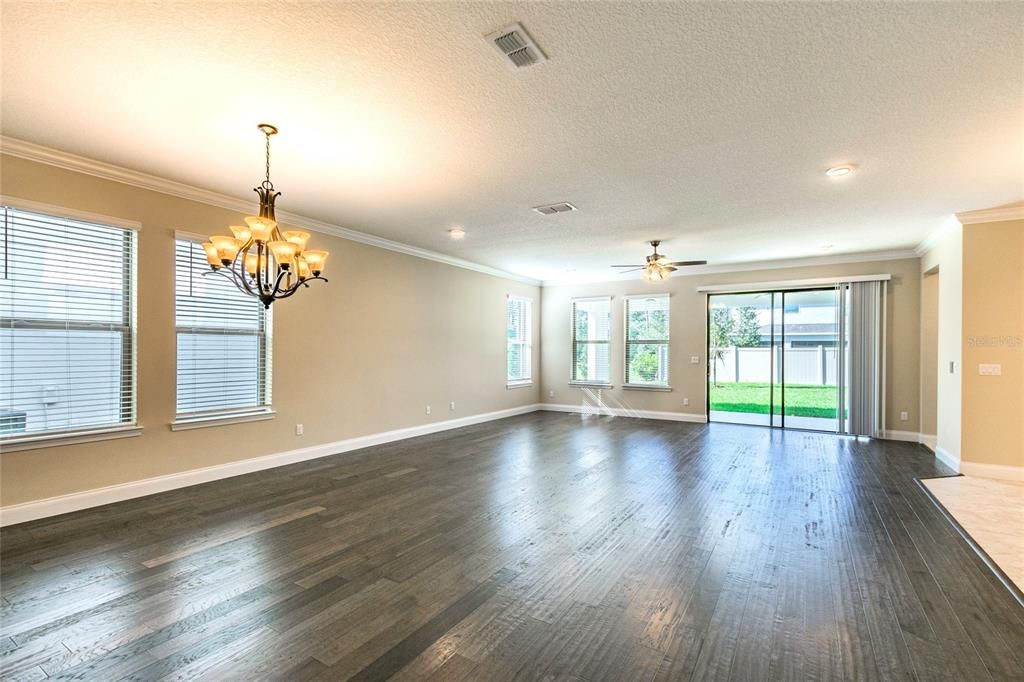 For Rent: $5,500 (6 beds, 4 baths, 4176 Square Feet)