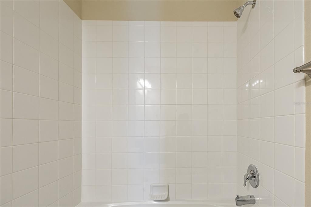 For Rent: $5,500 (6 beds, 4 baths, 4176 Square Feet)