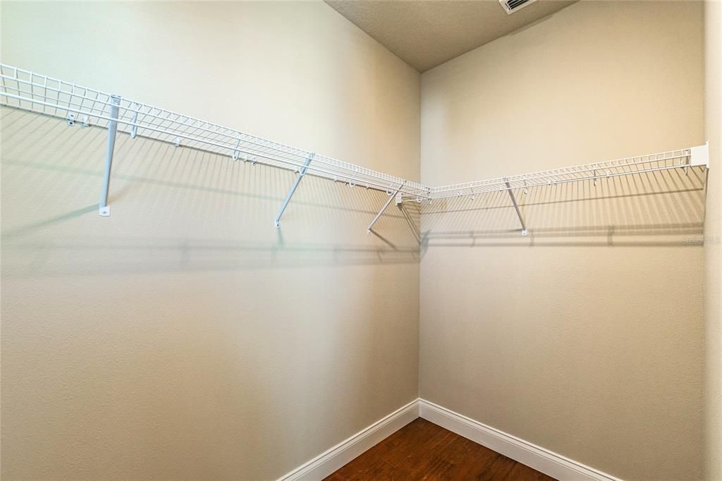 For Rent: $5,500 (6 beds, 4 baths, 4176 Square Feet)