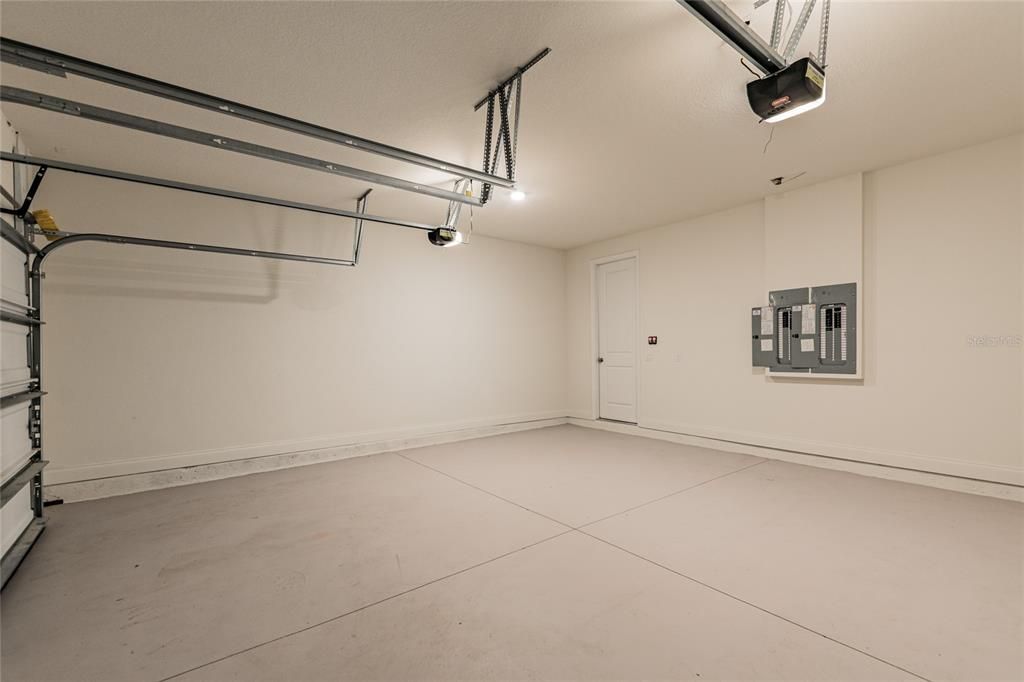For Rent: $5,500 (6 beds, 4 baths, 4176 Square Feet)