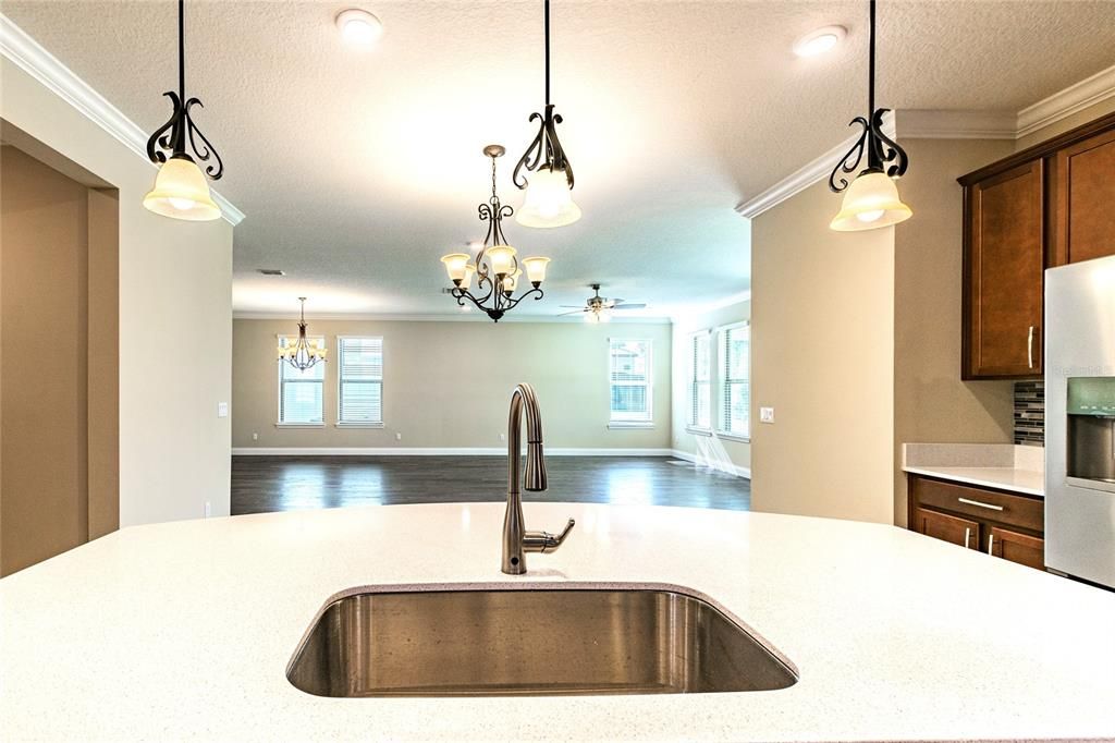 For Rent: $5,500 (6 beds, 4 baths, 4176 Square Feet)