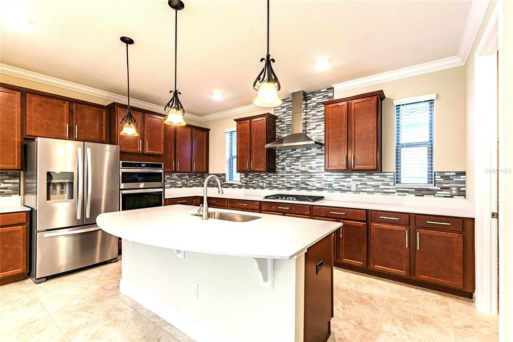 For Rent: $5,500 (6 beds, 4 baths, 4176 Square Feet)