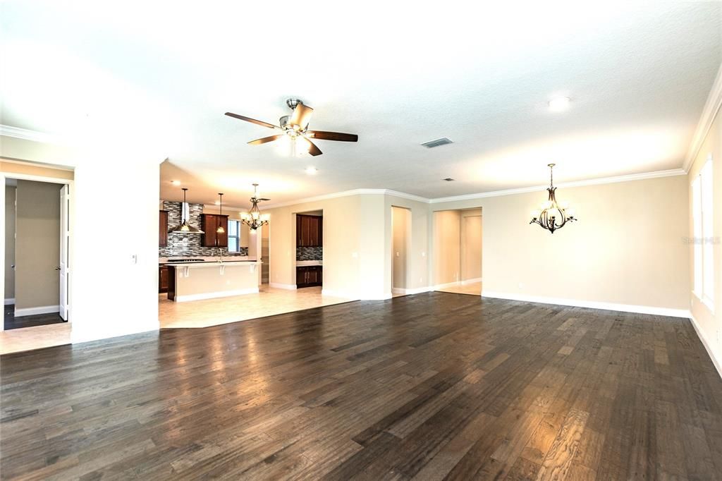 For Rent: $5,500 (6 beds, 4 baths, 4176 Square Feet)