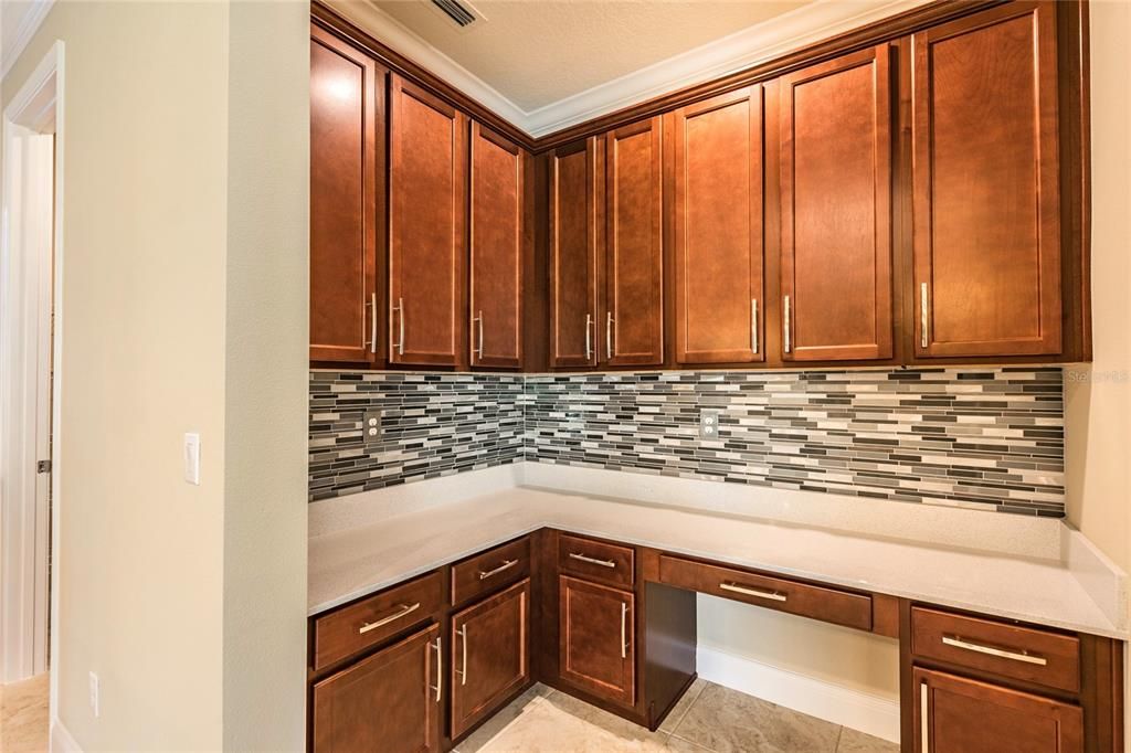 For Rent: $5,500 (6 beds, 4 baths, 4176 Square Feet)