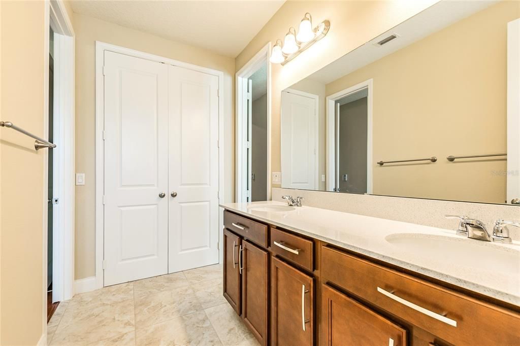For Rent: $5,500 (6 beds, 4 baths, 4176 Square Feet)