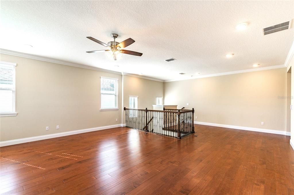For Rent: $5,500 (6 beds, 4 baths, 4176 Square Feet)