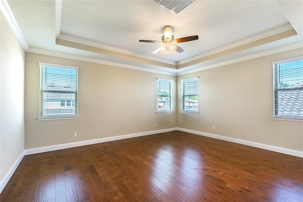 For Rent: $5,500 (6 beds, 4 baths, 4176 Square Feet)