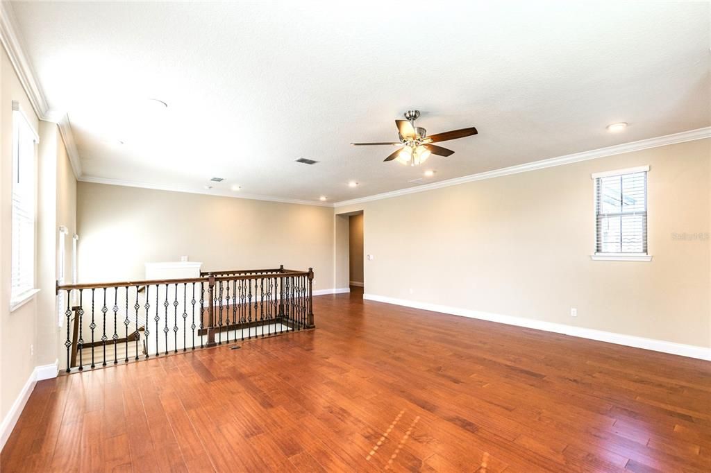 For Rent: $5,500 (6 beds, 4 baths, 4176 Square Feet)
