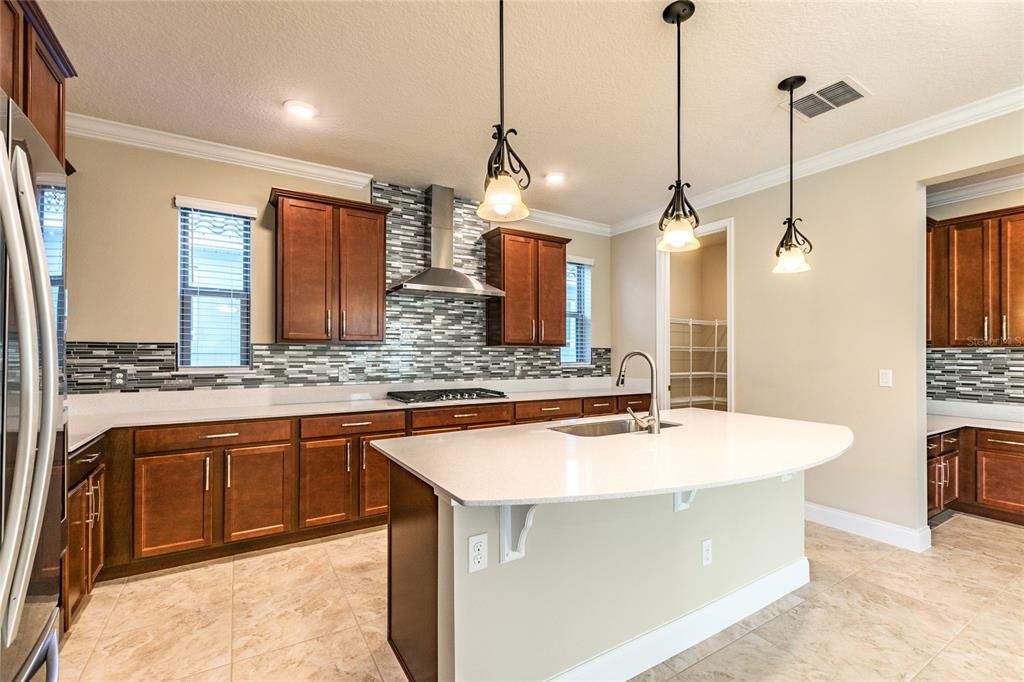For Rent: $5,500 (6 beds, 4 baths, 4176 Square Feet)