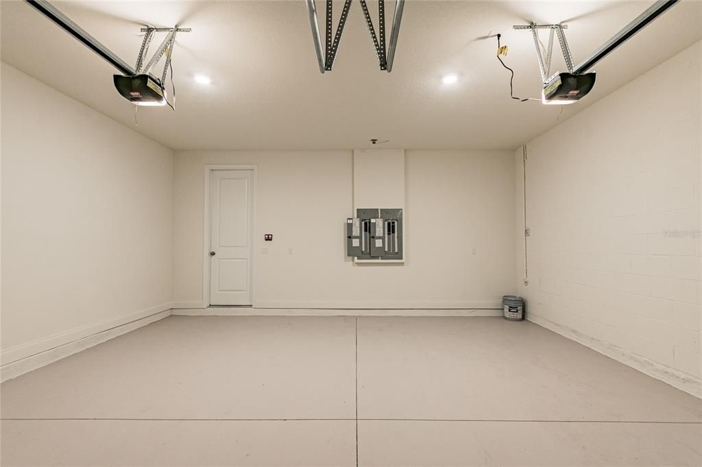 For Rent: $5,500 (6 beds, 4 baths, 4176 Square Feet)