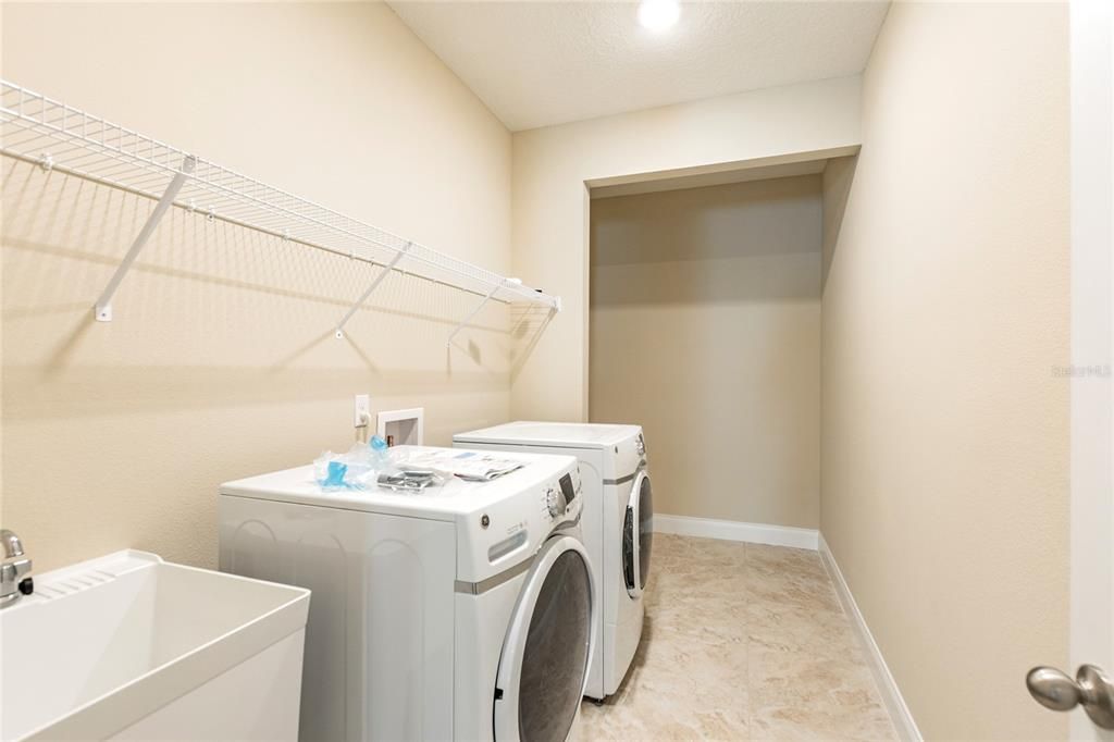 For Rent: $5,500 (6 beds, 4 baths, 4176 Square Feet)
