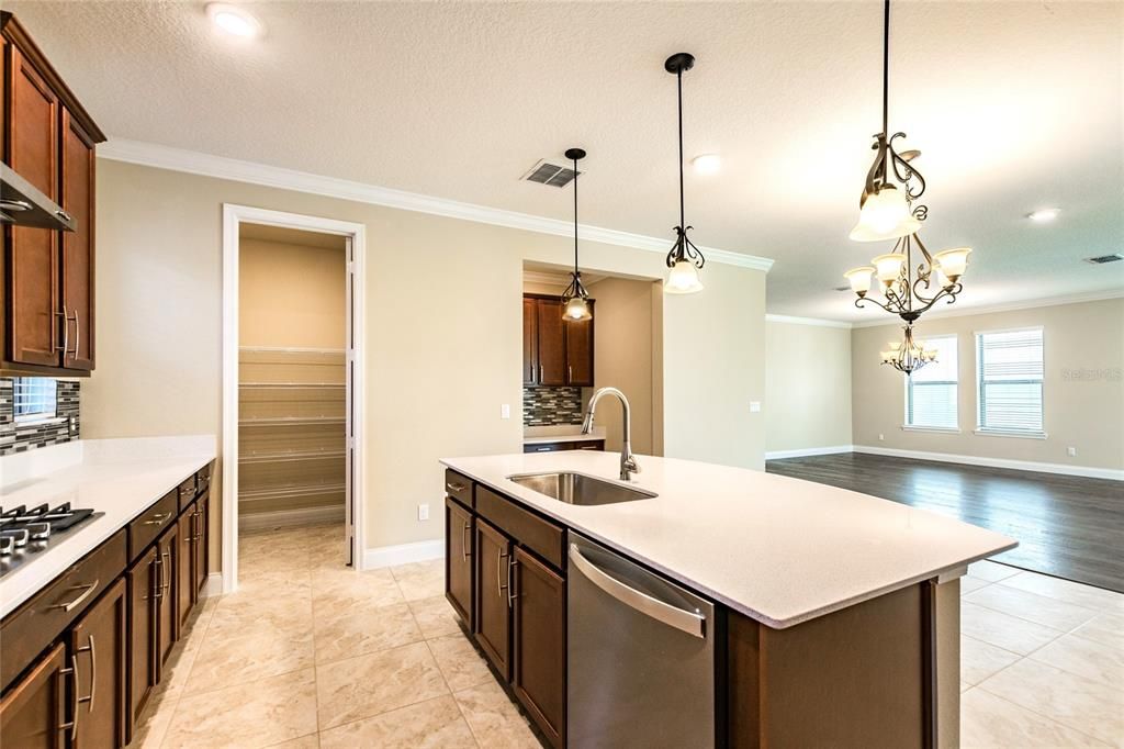 For Rent: $5,500 (6 beds, 4 baths, 4176 Square Feet)