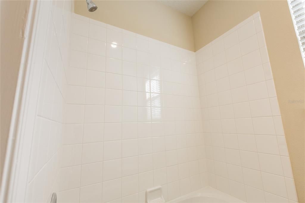 For Rent: $5,500 (6 beds, 4 baths, 4176 Square Feet)