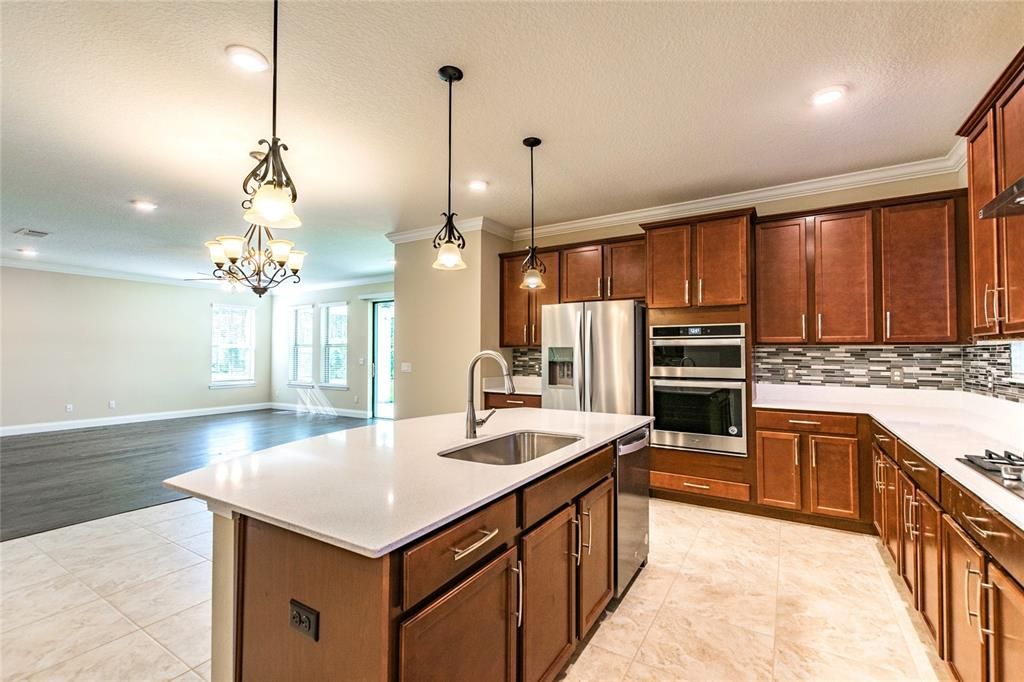For Rent: $5,500 (6 beds, 4 baths, 4176 Square Feet)