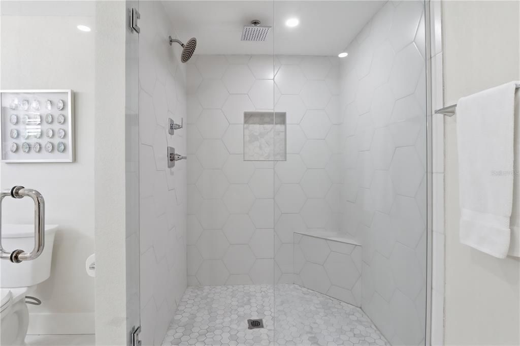 En Venta: $795,000 (3 camas, 2 baños, 2287 Pies cuadrados)