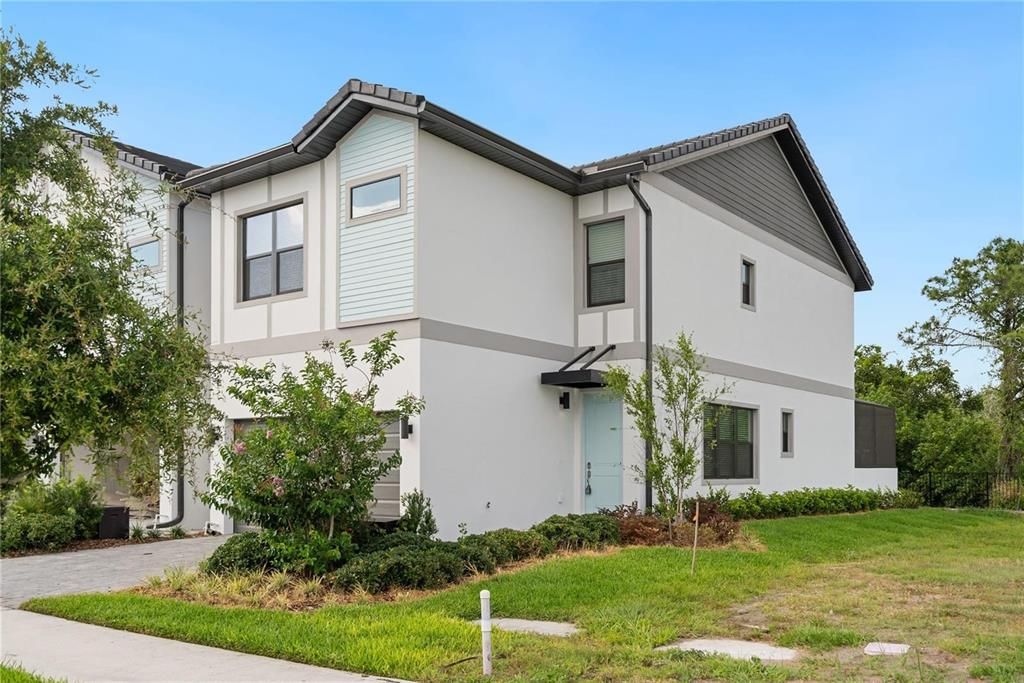 For Sale: $1,099,000 (5 beds, 5 baths, 1918 Square Feet)