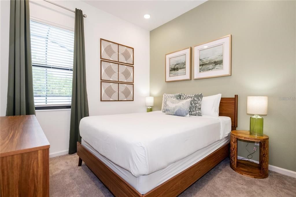 For Sale: $1,099,000 (5 beds, 5 baths, 1918 Square Feet)