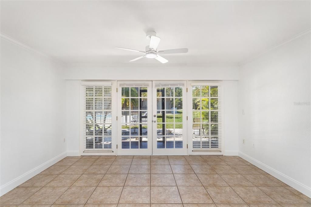 For Sale: $155,000 (2 beds, 2 baths, 888 Square Feet)