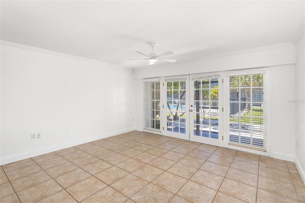 For Sale: $155,000 (2 beds, 2 baths, 888 Square Feet)