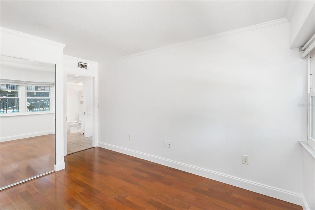 For Sale: $155,000 (2 beds, 2 baths, 888 Square Feet)