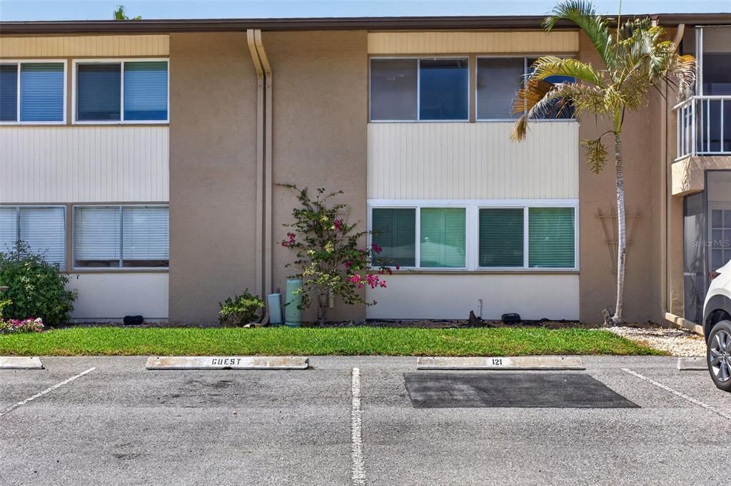 For Sale: $155,000 (2 beds, 2 baths, 888 Square Feet)