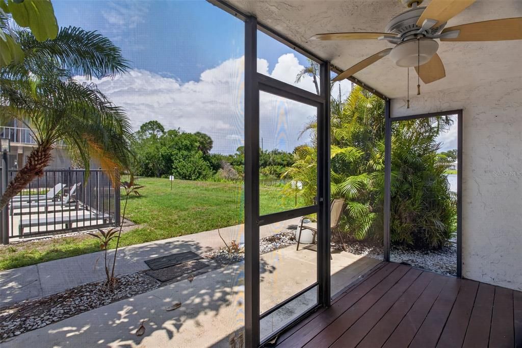For Sale: $155,000 (2 beds, 2 baths, 888 Square Feet)