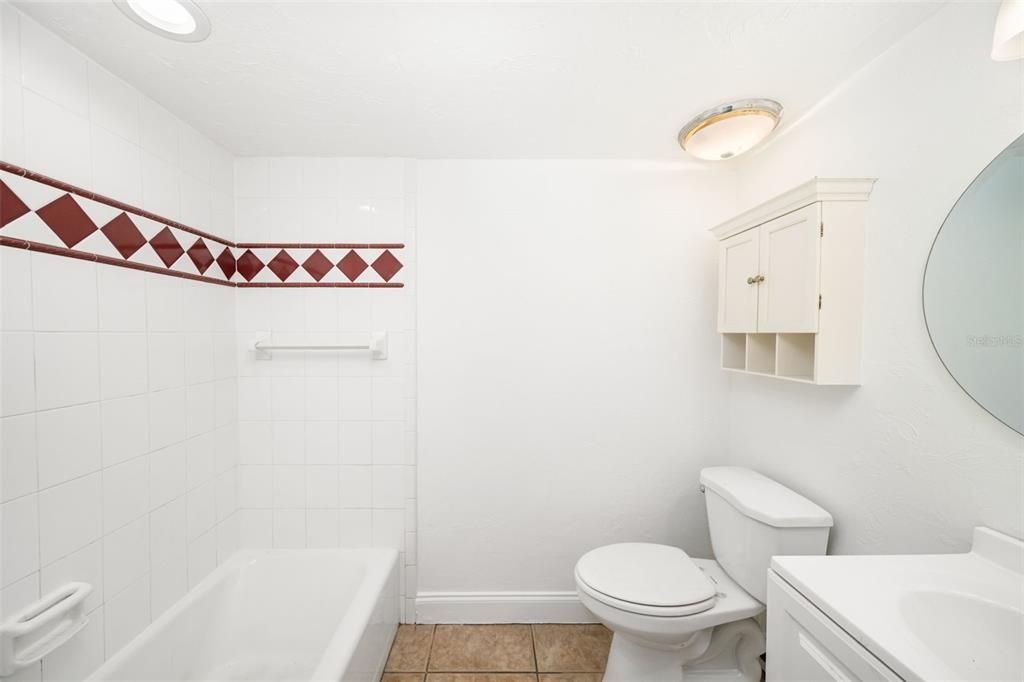 For Sale: $155,000 (2 beds, 2 baths, 888 Square Feet)