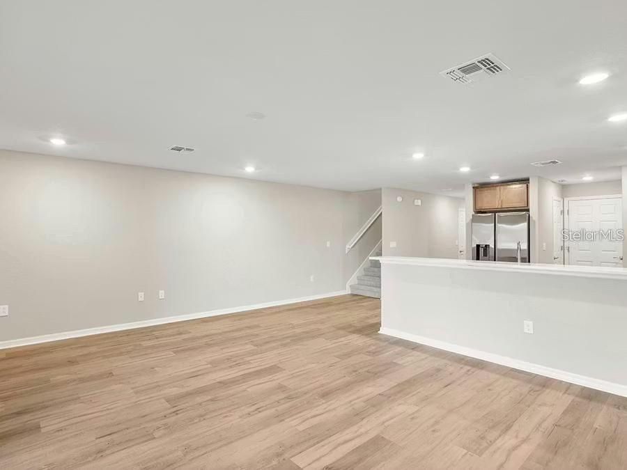 Activo con contrato: $336,360 (3 camas, 2 baños, 1730 Pies cuadrados)