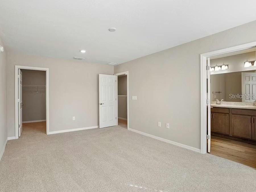 Activo con contrato: $336,360 (3 camas, 2 baños, 1730 Pies cuadrados)