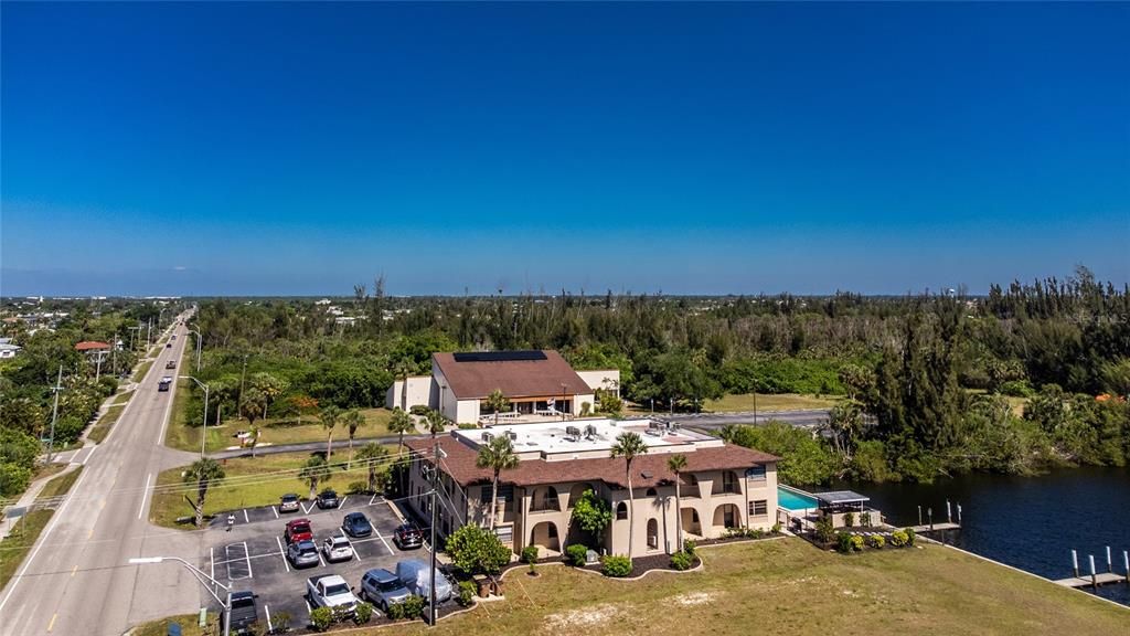 На продажу: $169,900 (2 спален, 2 ванн, 1120 Квадратных фут)