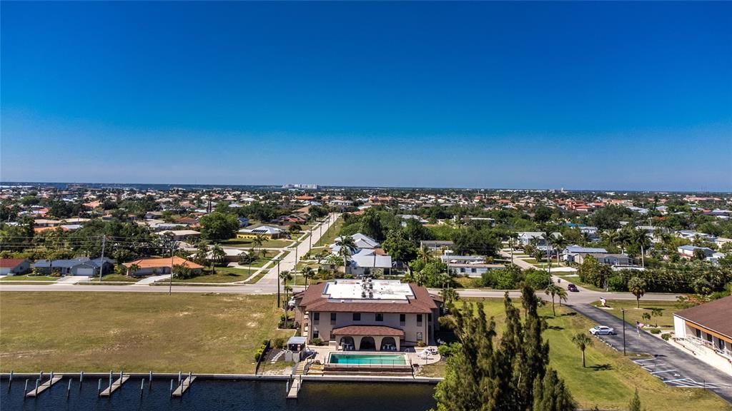 На продажу: $169,900 (2 спален, 2 ванн, 1120 Квадратных фут)
