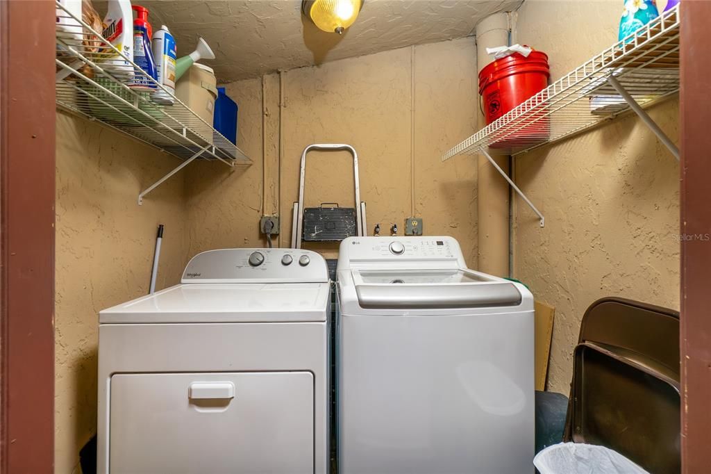 На продажу: $169,900 (2 спален, 2 ванн, 1120 Квадратных фут)