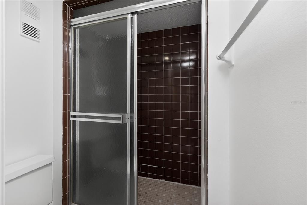 На продажу: $169,900 (2 спален, 2 ванн, 1120 Квадратных фут)