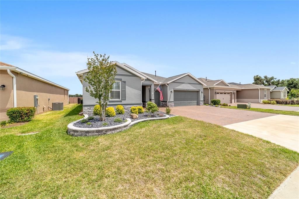 For Sale: $549,900 (3 beds, 3 baths, 2362 Square Feet)