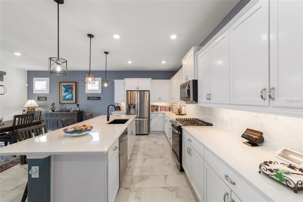 For Sale: $549,900 (3 beds, 3 baths, 2362 Square Feet)