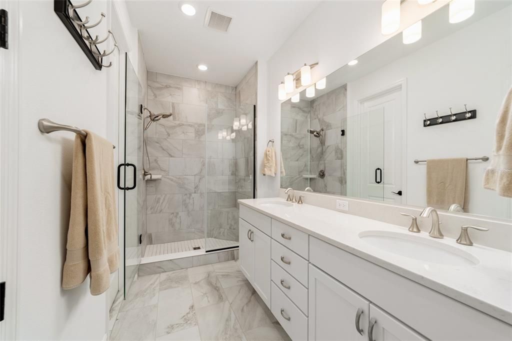 For Sale: $549,900 (3 beds, 3 baths, 2362 Square Feet)