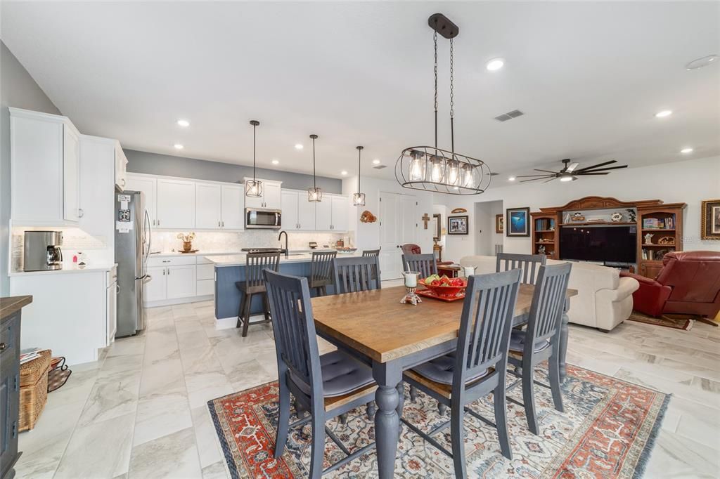 For Sale: $549,900 (3 beds, 3 baths, 2362 Square Feet)