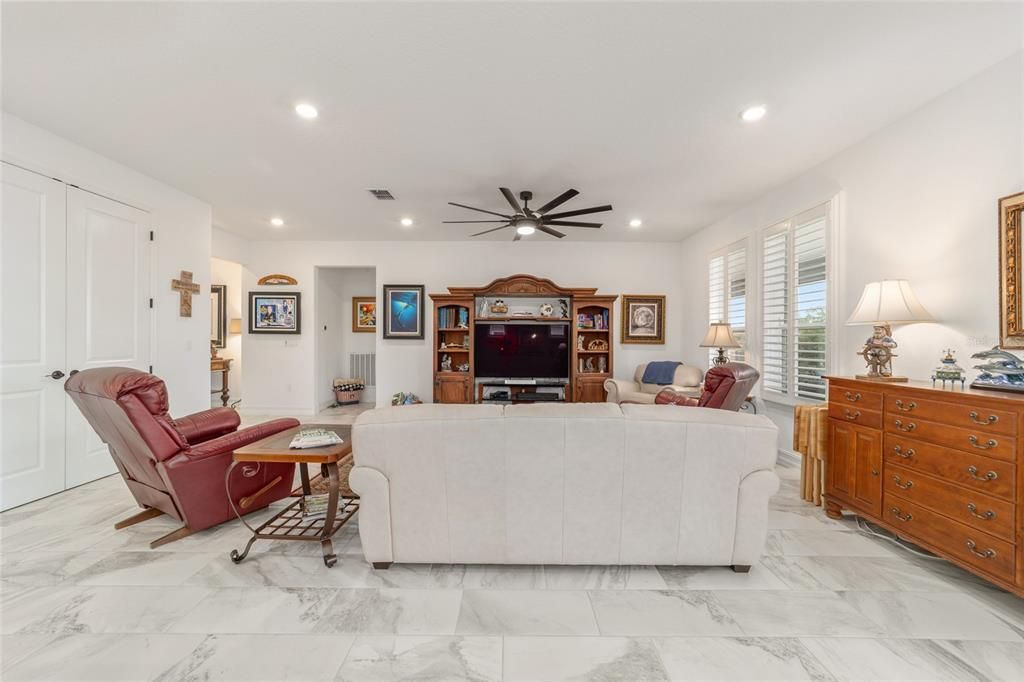For Sale: $549,900 (3 beds, 3 baths, 2362 Square Feet)