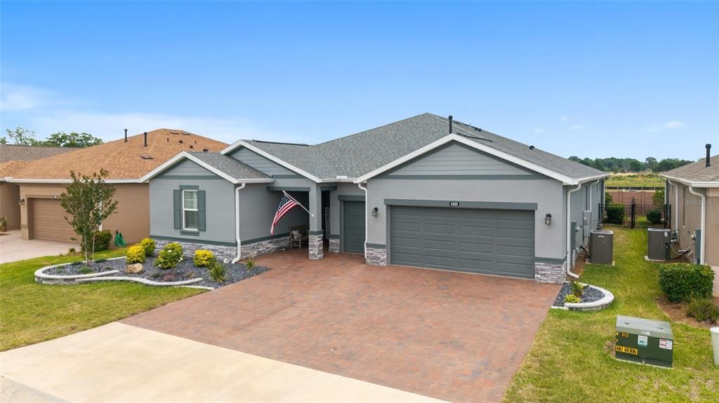 For Sale: $549,900 (3 beds, 3 baths, 2362 Square Feet)