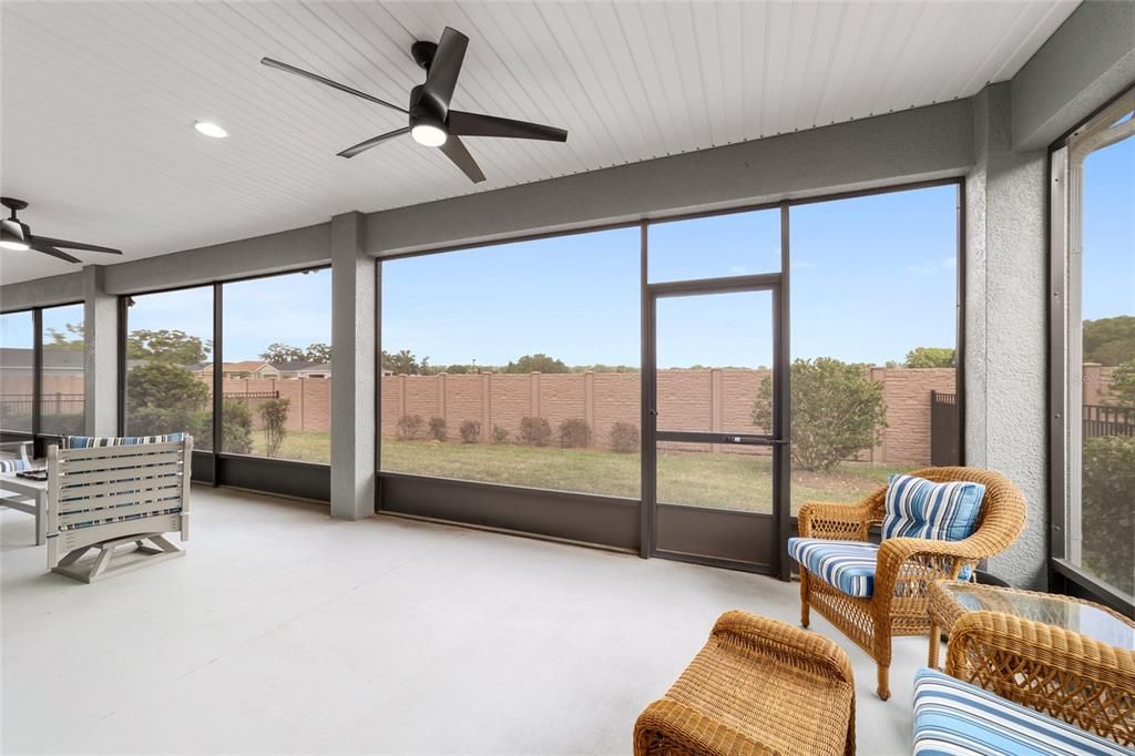 For Sale: $549,900 (3 beds, 3 baths, 2362 Square Feet)