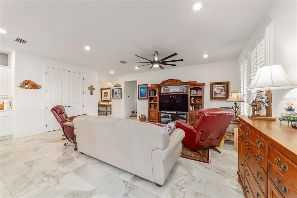 For Sale: $549,900 (3 beds, 3 baths, 2362 Square Feet)